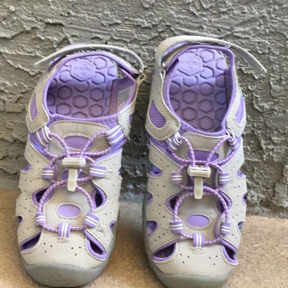 Purple Pick a Size Khombu Girls Kids Closed Toe Sport Sandals Shoe Light Grey